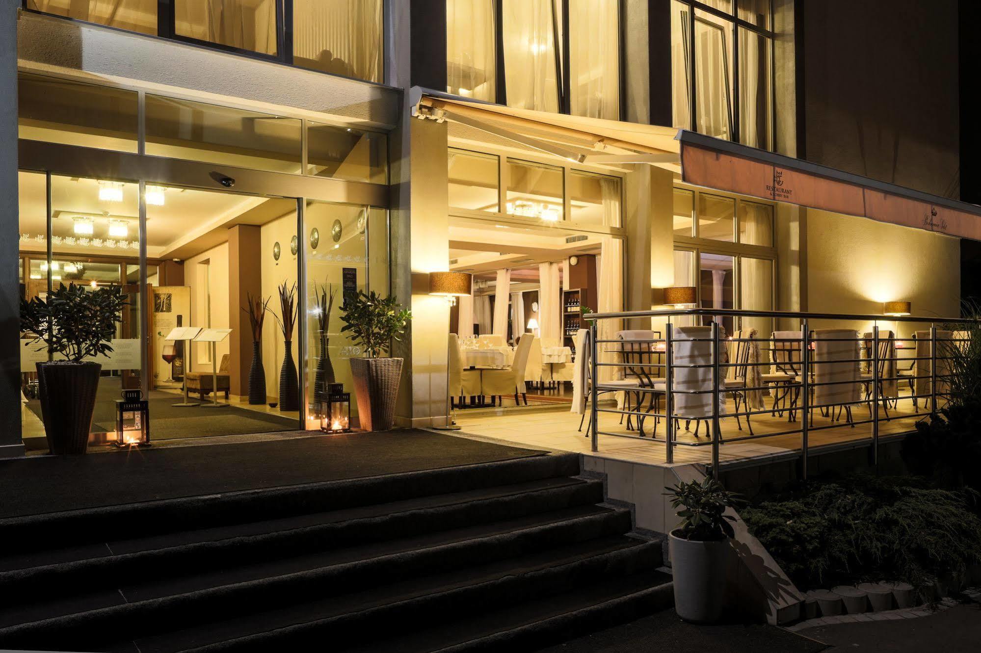 Golden Fish Apartmany Xia Plzen Exterior photo