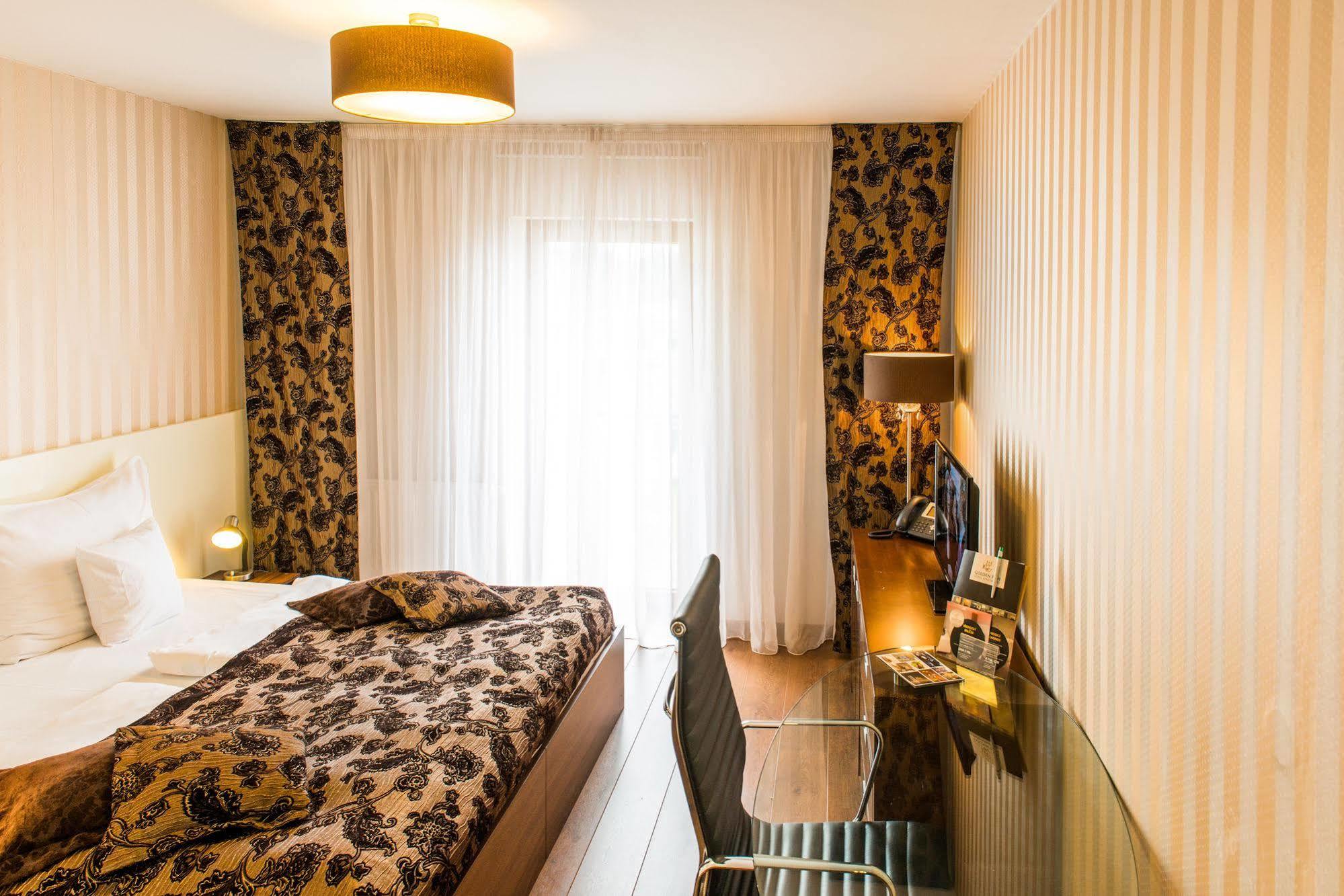Golden Fish Apartmany Xia Plzen Exterior photo
