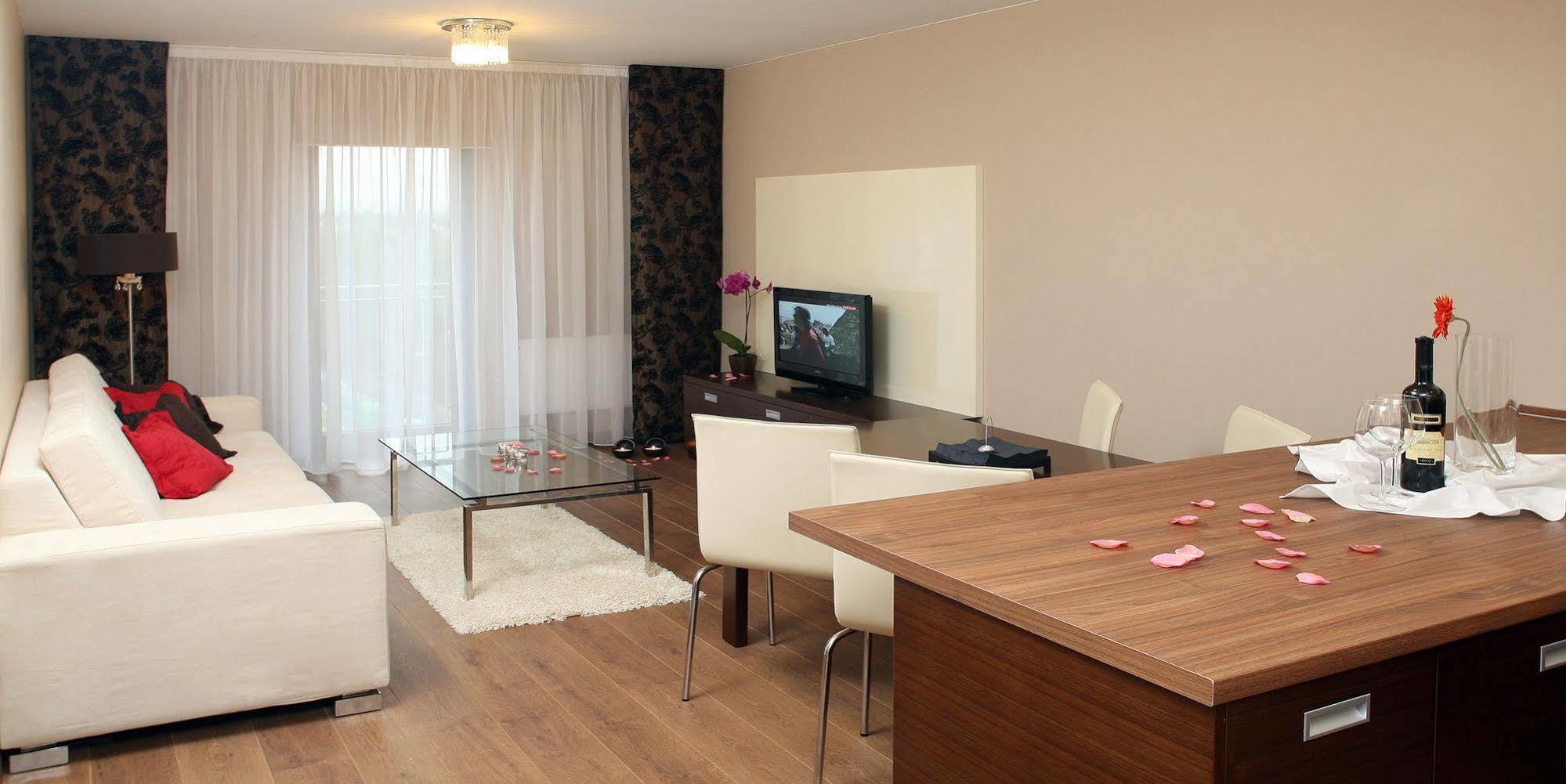 Golden Fish Apartmany Xia Plzen Exterior photo